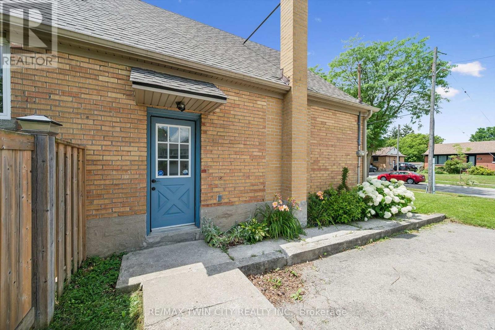 129 FLORENCE AVENUE - 7