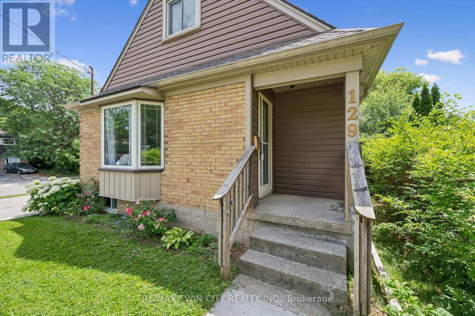 129 FLORENCE AVENUE - 8