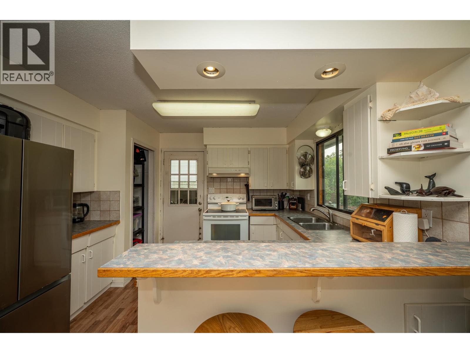 551 PEARKES DRIVE - 9