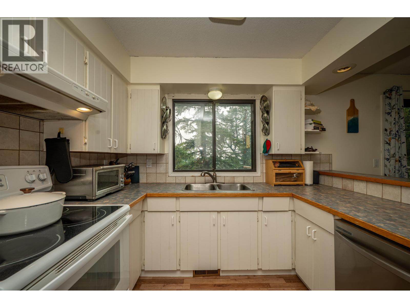 551 PEARKES DRIVE - 10