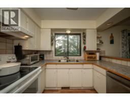 Kitchen - 551 Pearkes Drive, Williams Lake, BC V2G4B1 Photo 10