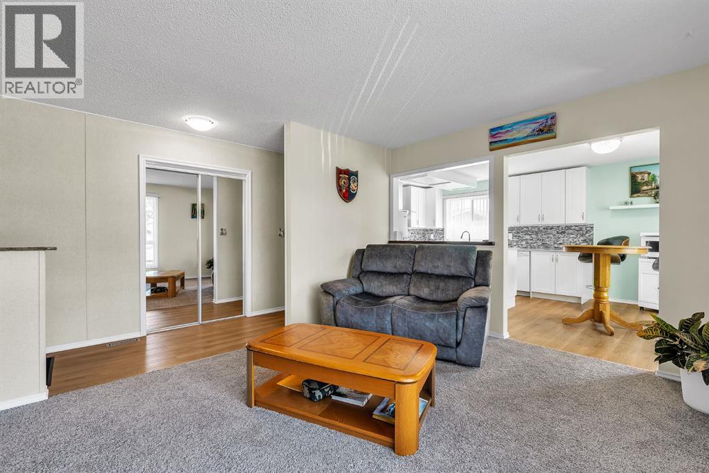 173 Margate Close NE - 5