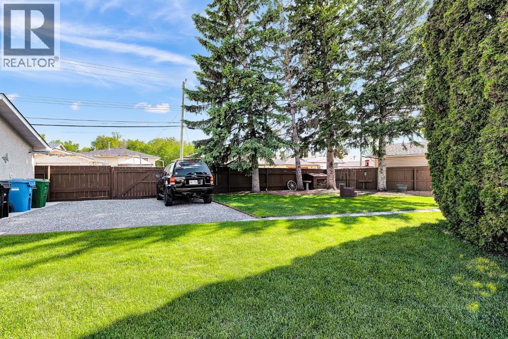 173 Margate Close NE - 24