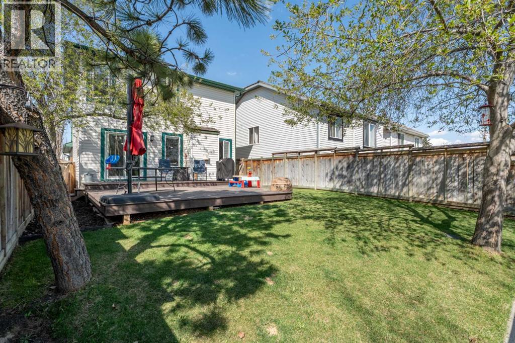 31 Mt Aberdeen Grove SE, McKenzie Lake, Calgary photo 2