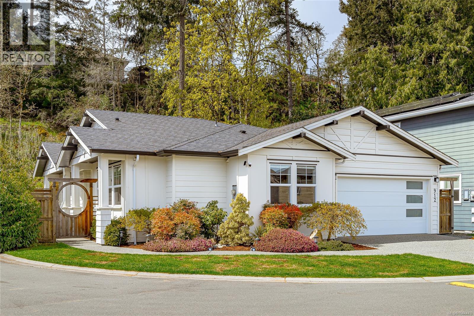 912 Randall Pl - 1