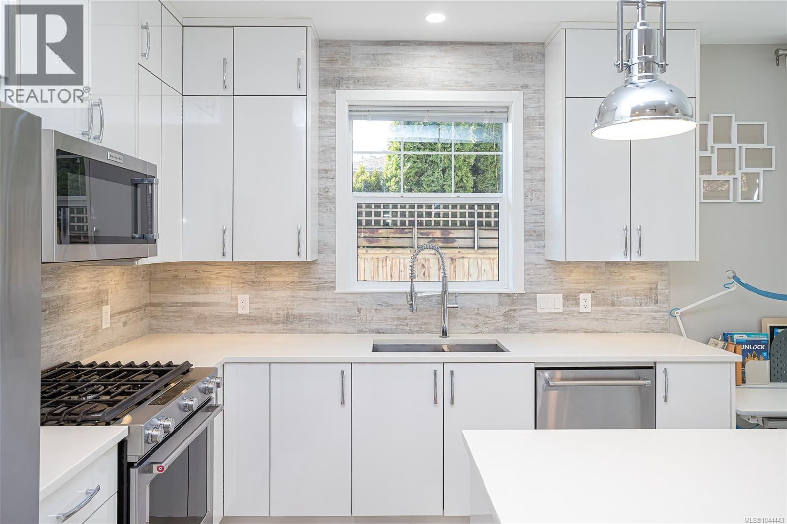912 Randall Pl - 10