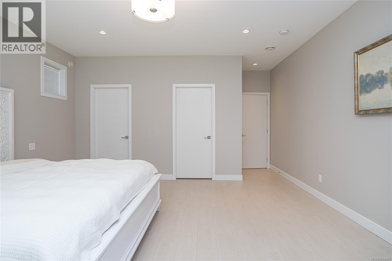 912 Randall Pl - 13