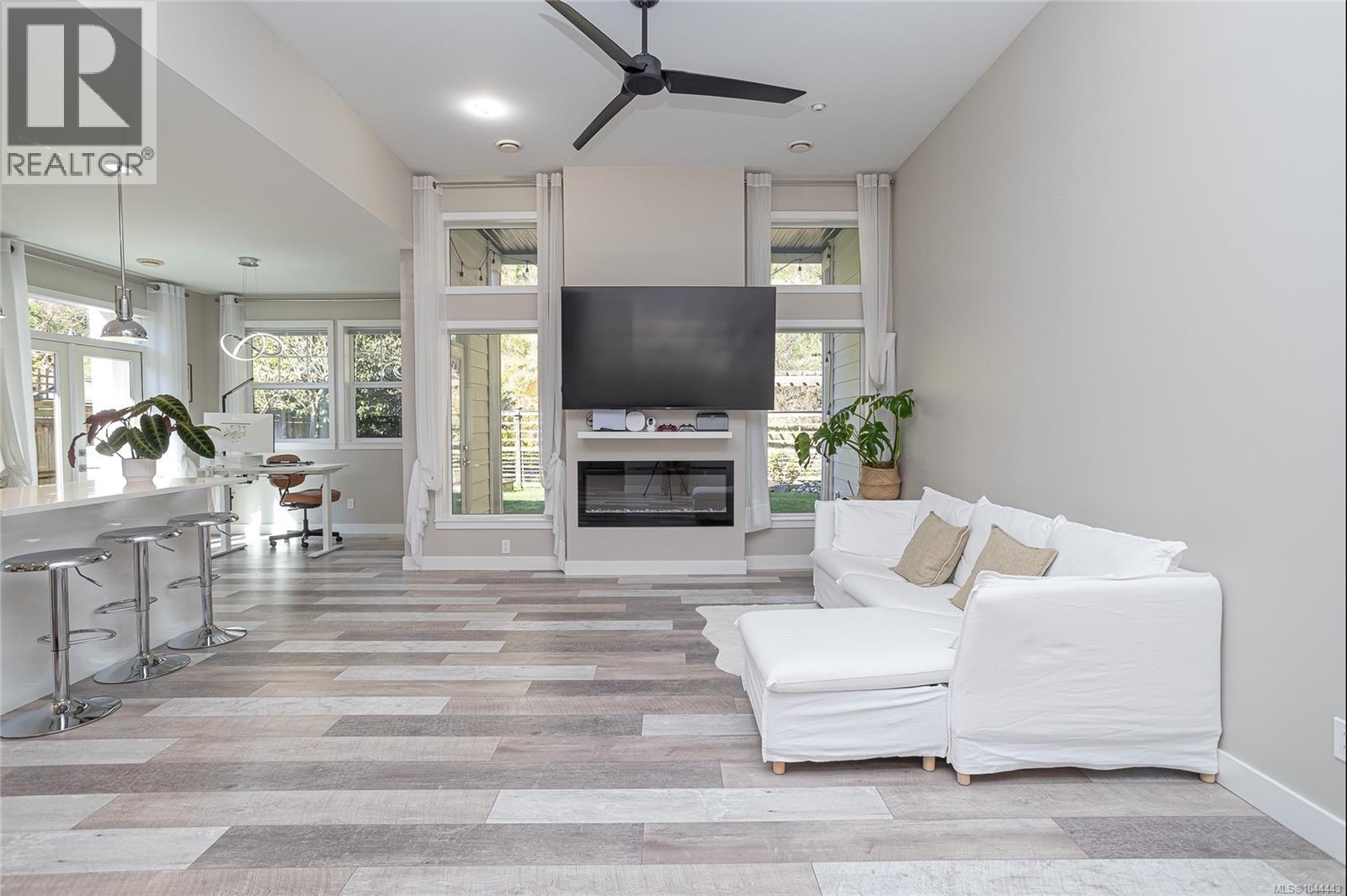 912 Randall Pl - 4