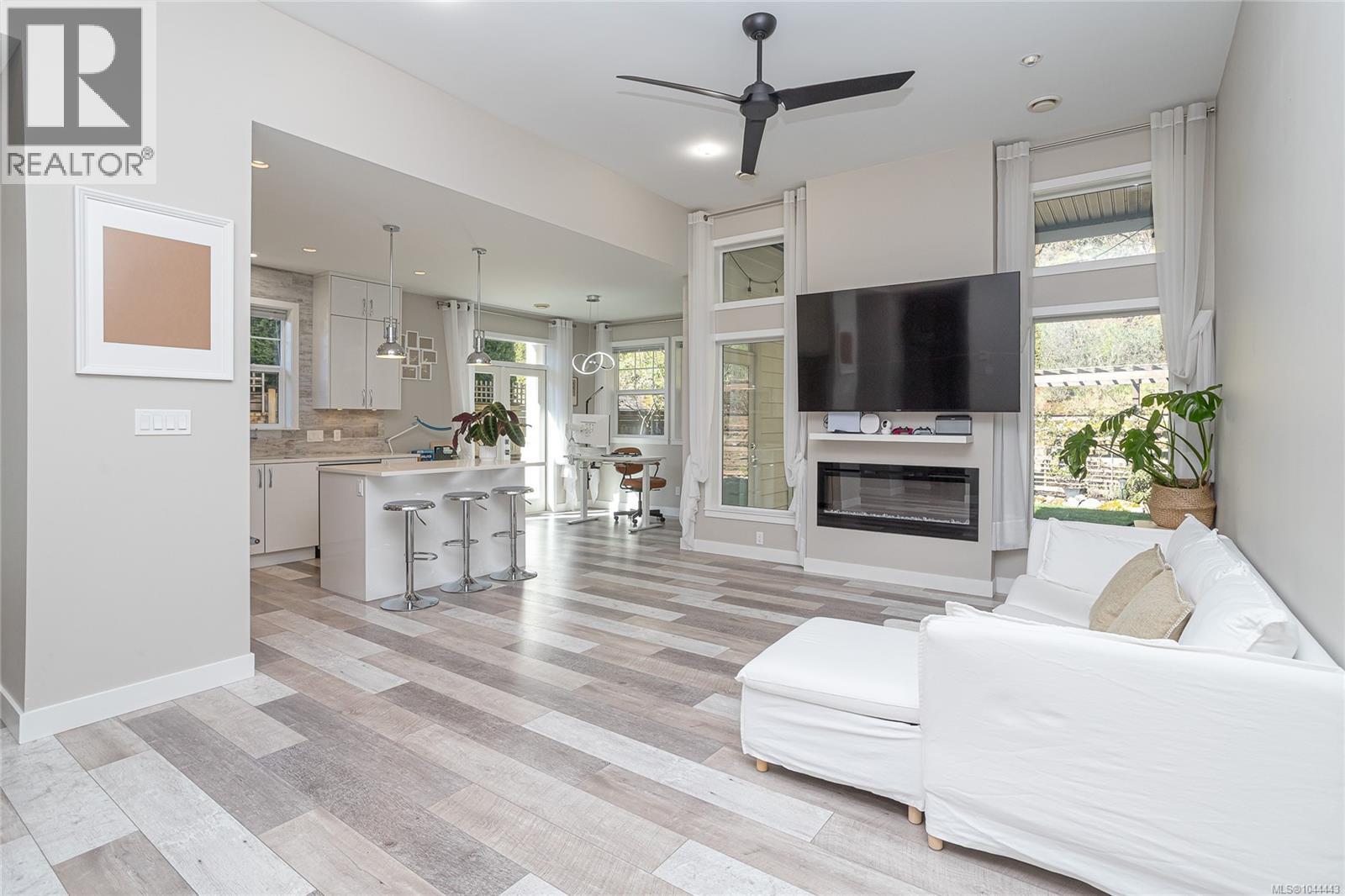 912 Randall Pl - 5