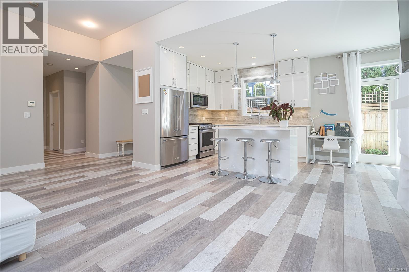 912 Randall Pl - 6