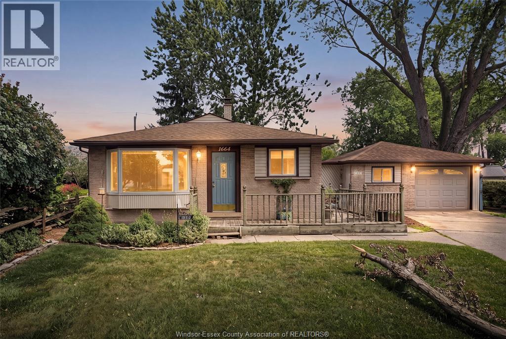 1664 GREENVIEW CRESCENT - 1