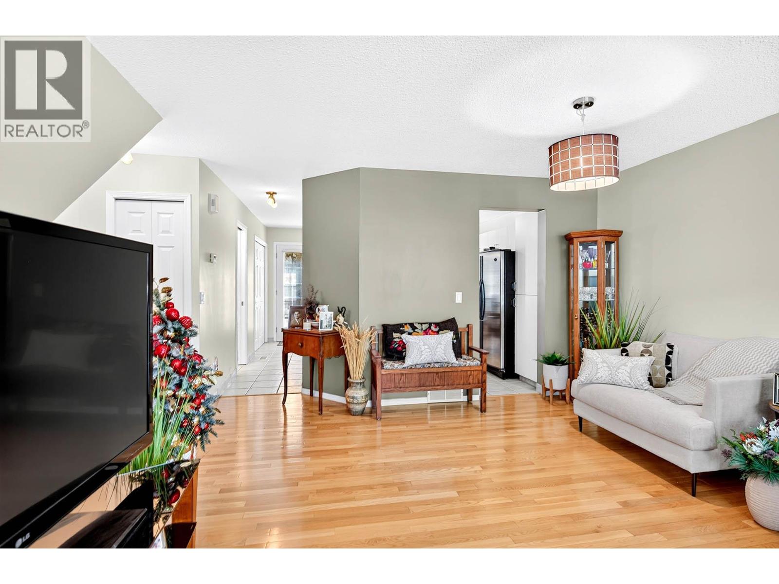 #6 2084 Robson Place - 10
