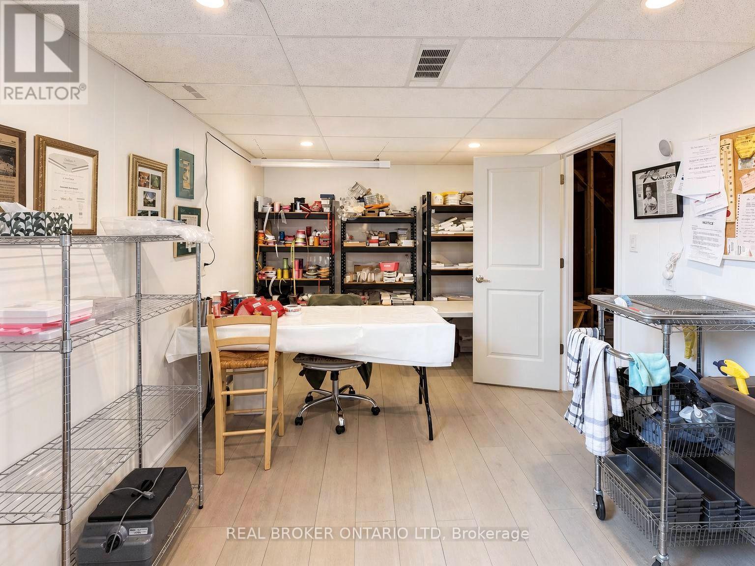 214 EMERY STREET - 31