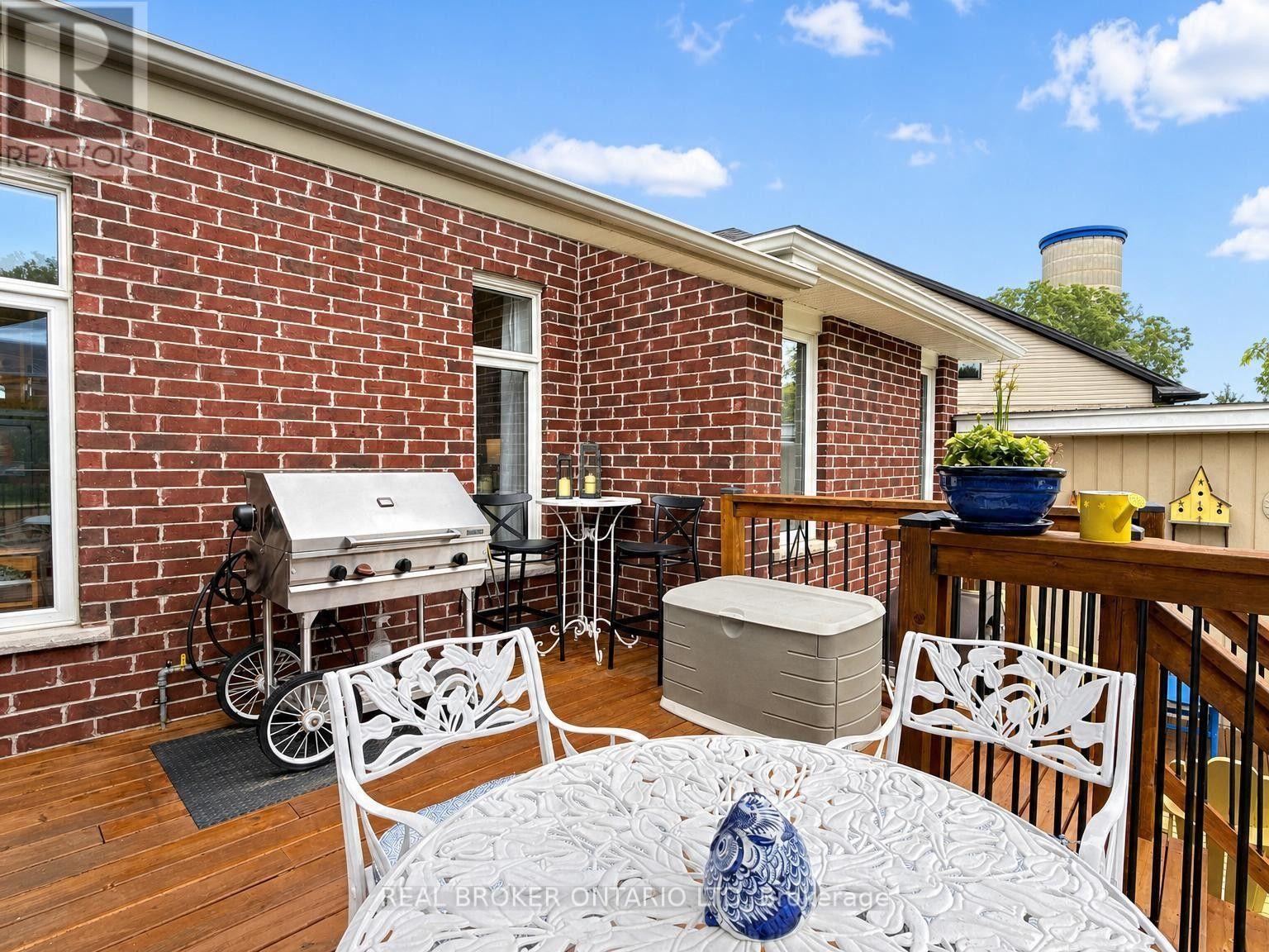 214 EMERY STREET - 35