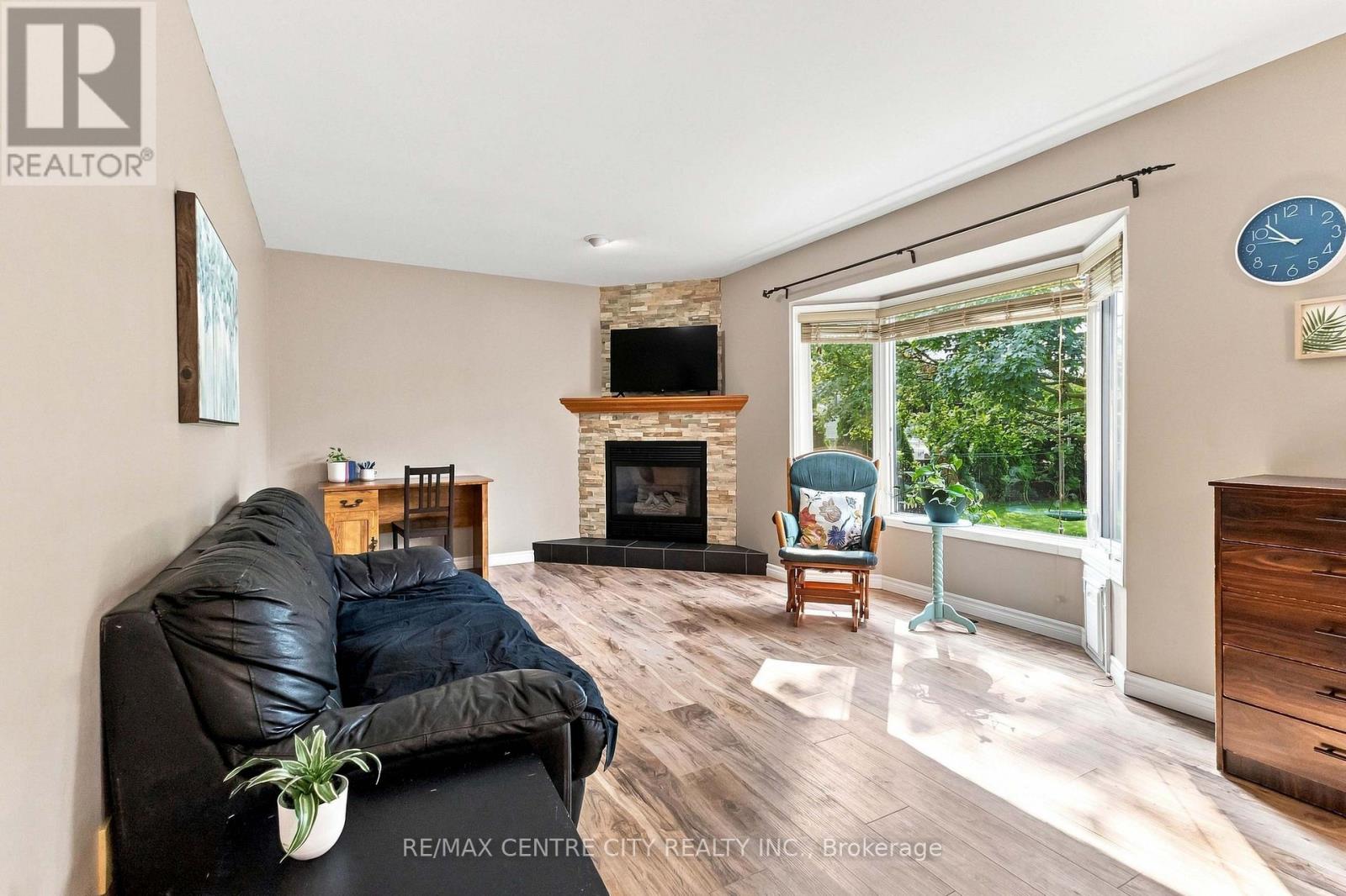 26 OLDEWOOD CRESCENT - Image 23