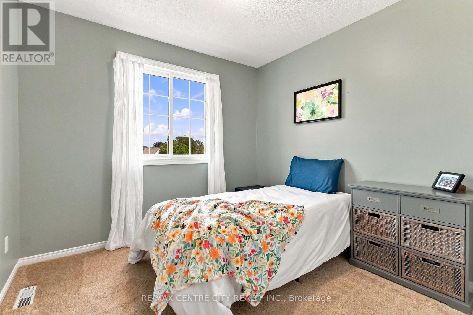 26 OLDEWOOD CRESCENT - Image 33