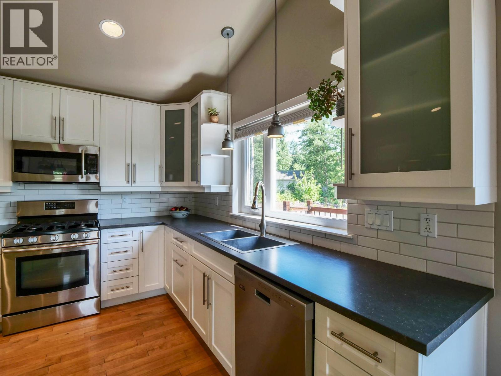 2060 HENDRY ROAD - 10