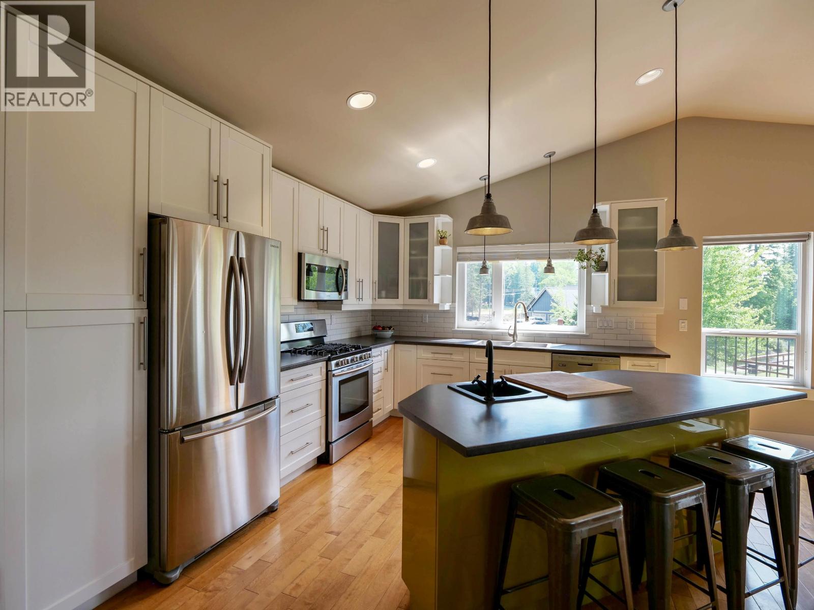 2060 HENDRY ROAD - 11