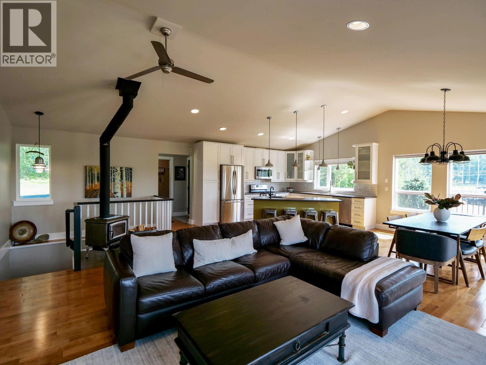 2060 HENDRY ROAD - 14