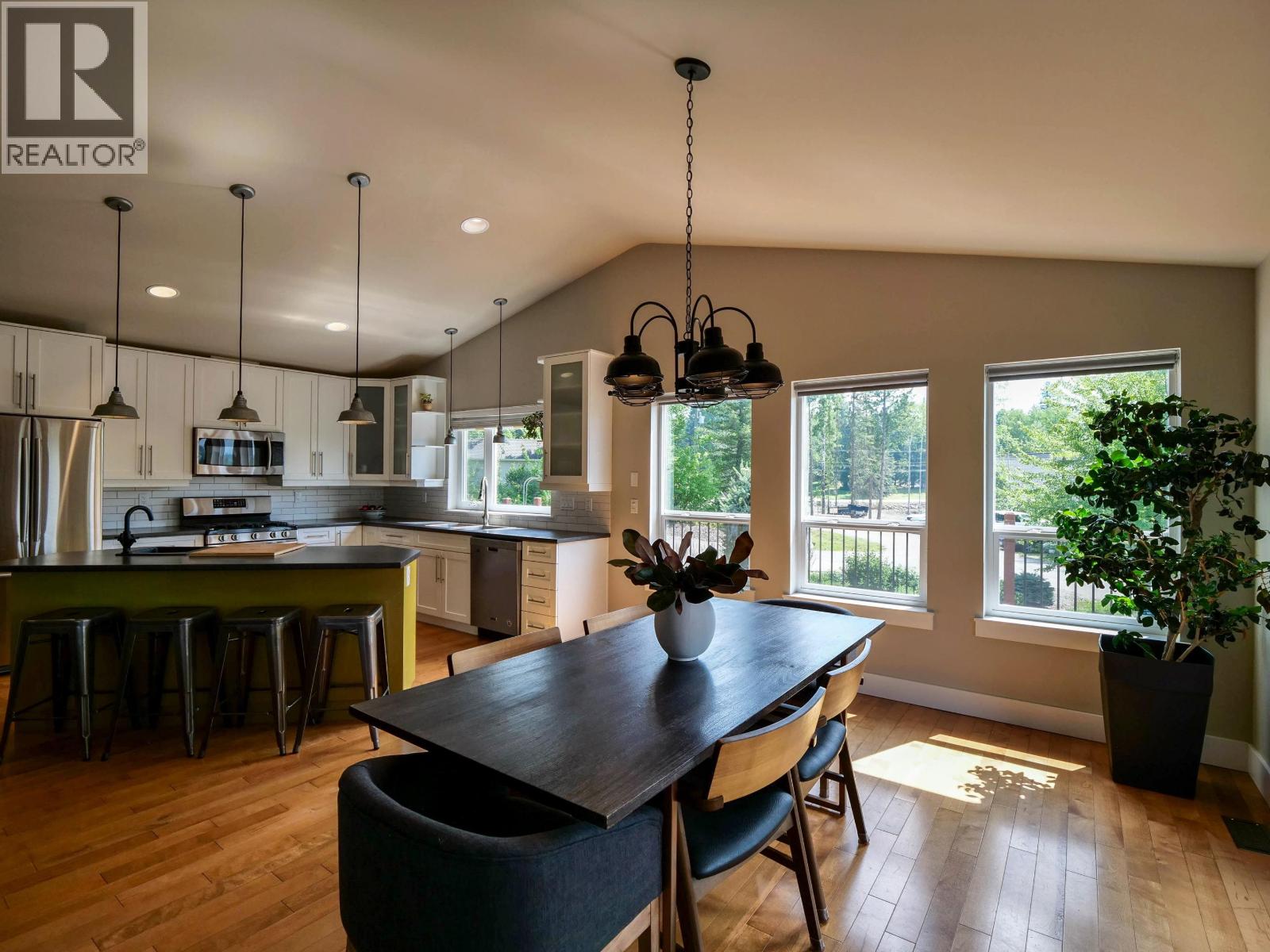 2060 HENDRY ROAD - 15