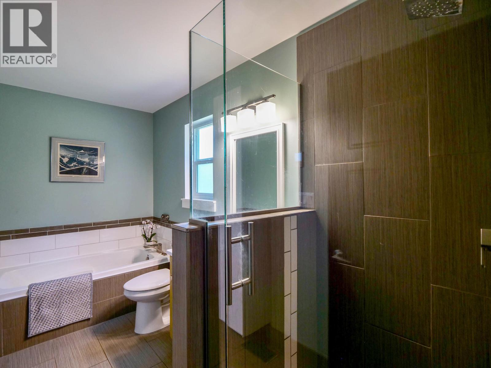 2060 HENDRY ROAD - 19