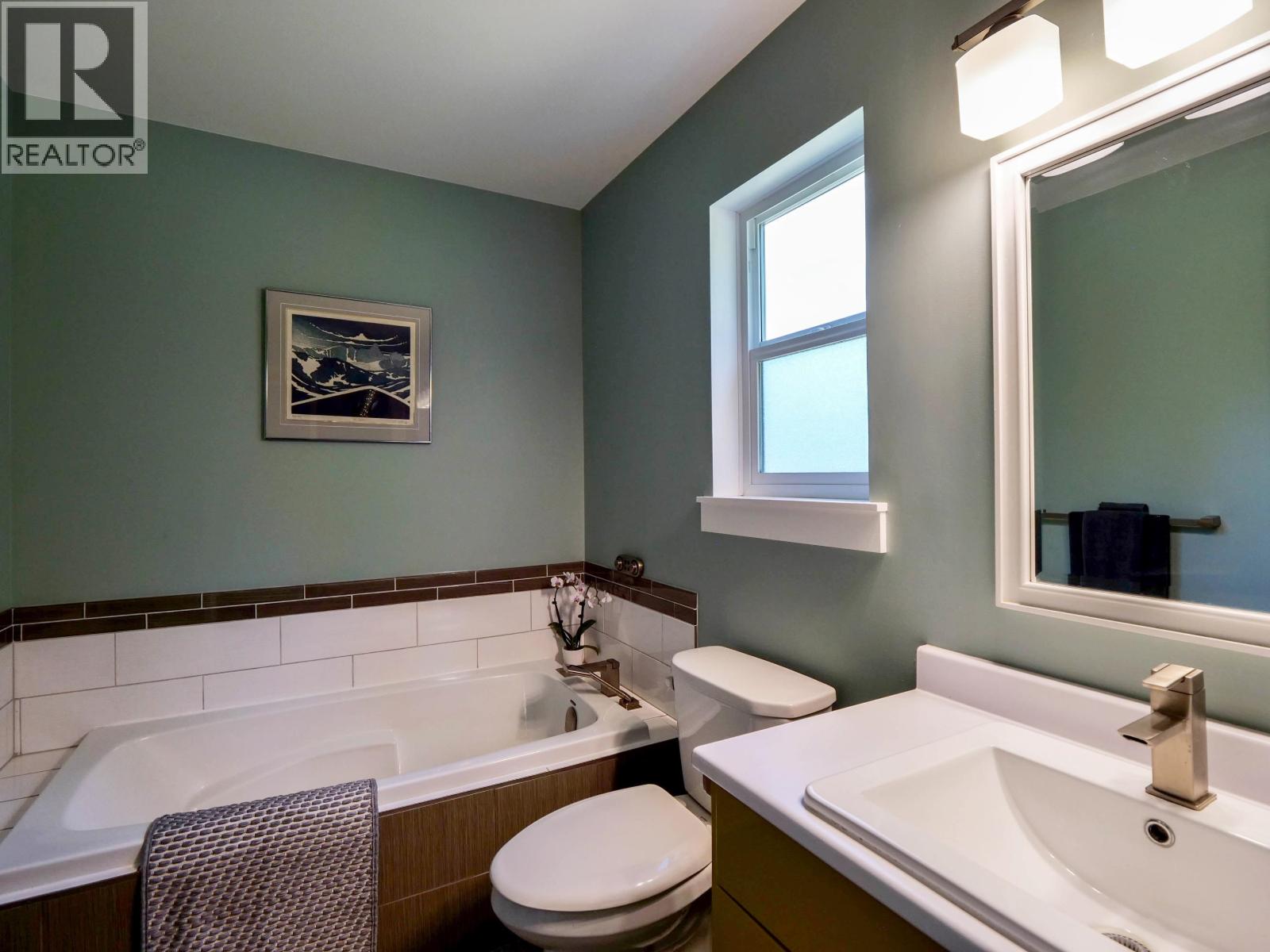 2060 HENDRY ROAD - 20
