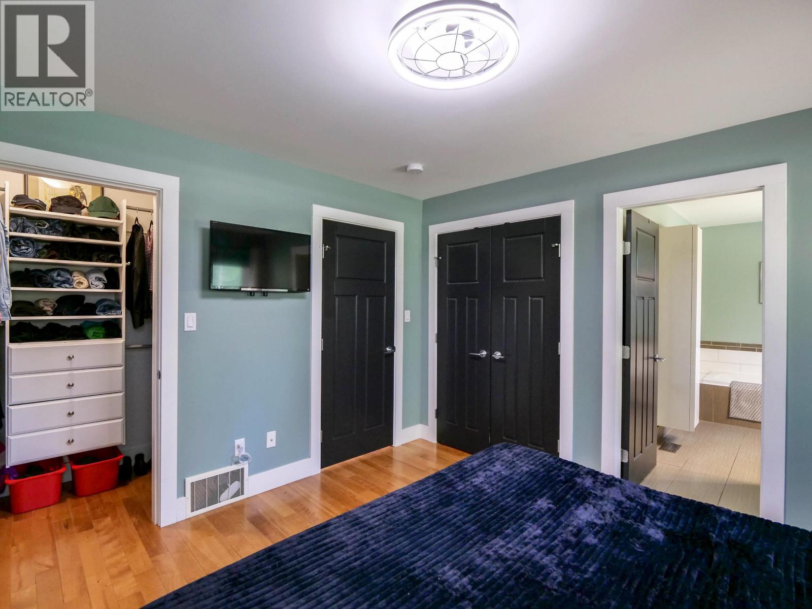 2060 HENDRY ROAD - 21