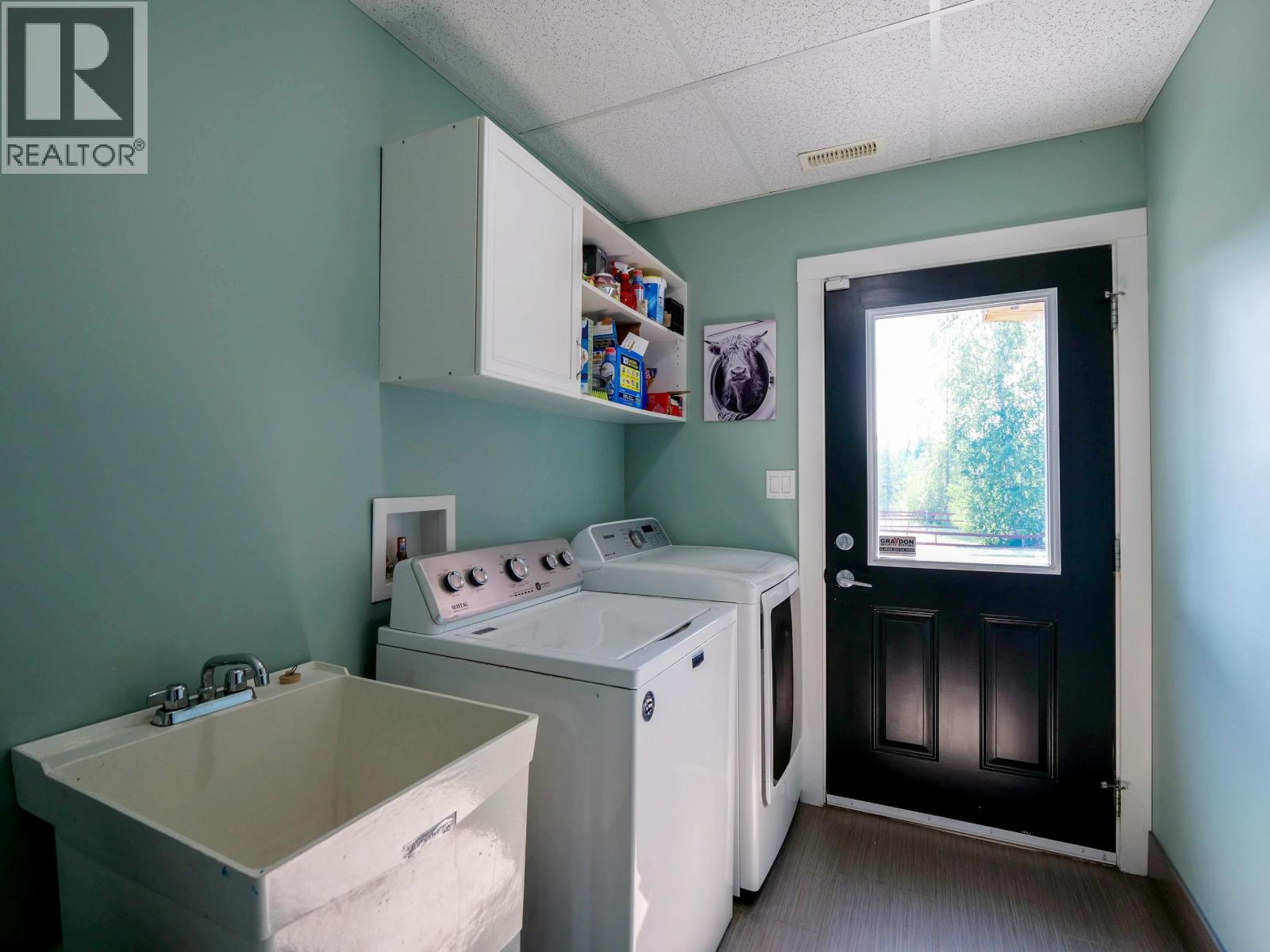 2060 HENDRY ROAD - 24