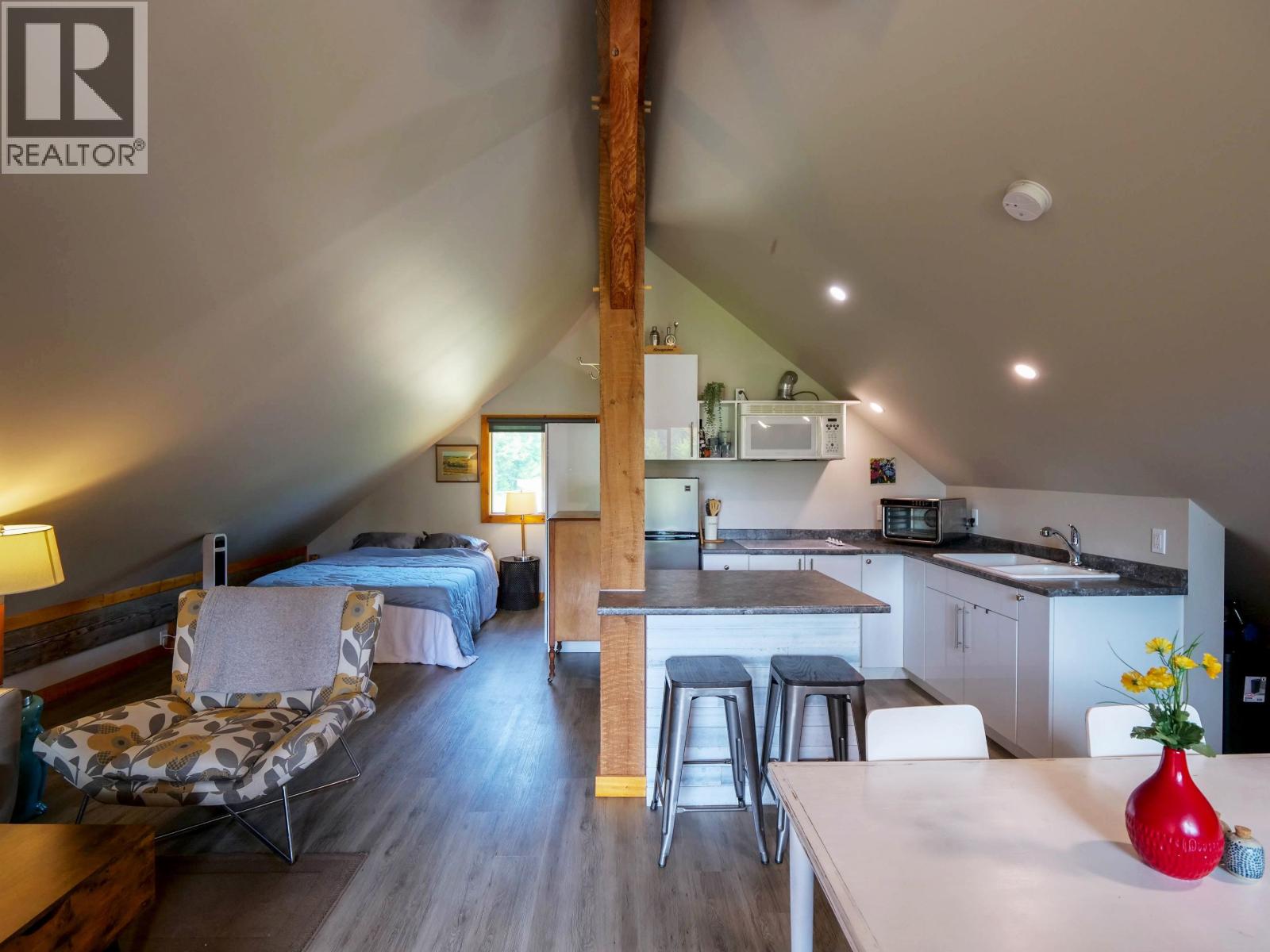 2060 HENDRY ROAD - 29
