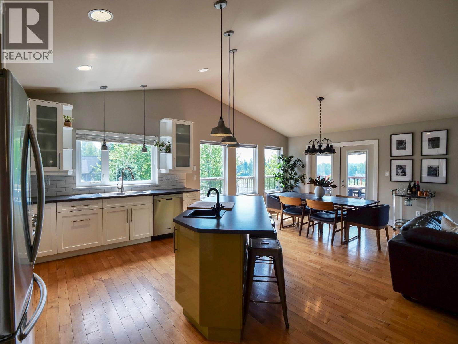 2060 HENDRY ROAD - 7