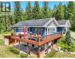 Primary Bedroom - 2060 Hendry Road, Quesnel, BC V2J5G9 Photo 6