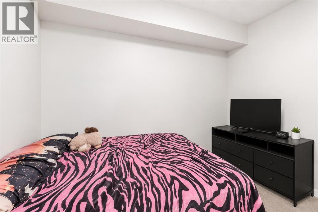 #1304 33 CARRINGHAM Gate NW - Image 17