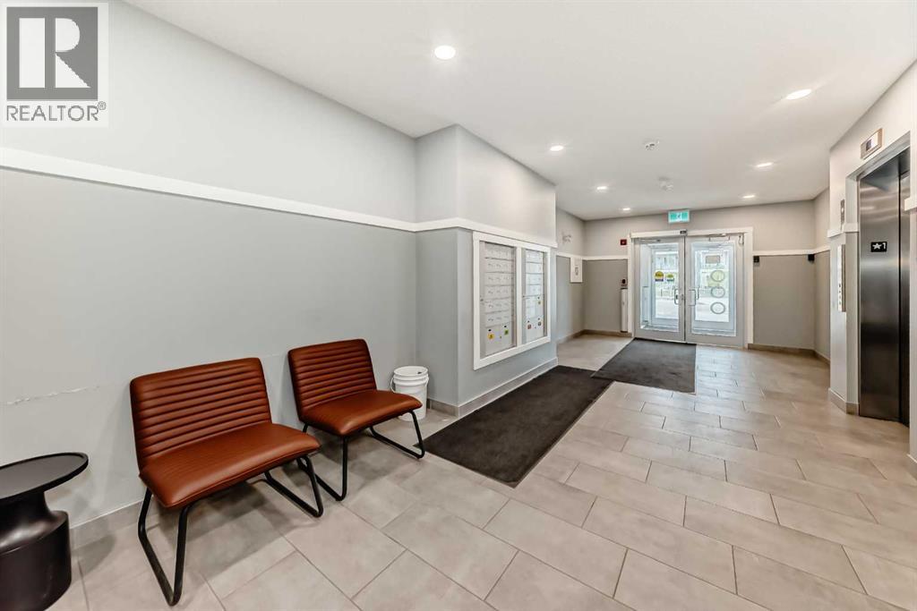 1304, 33 CARRINGHAM Gate NW, Carrington, Calgary photo 5