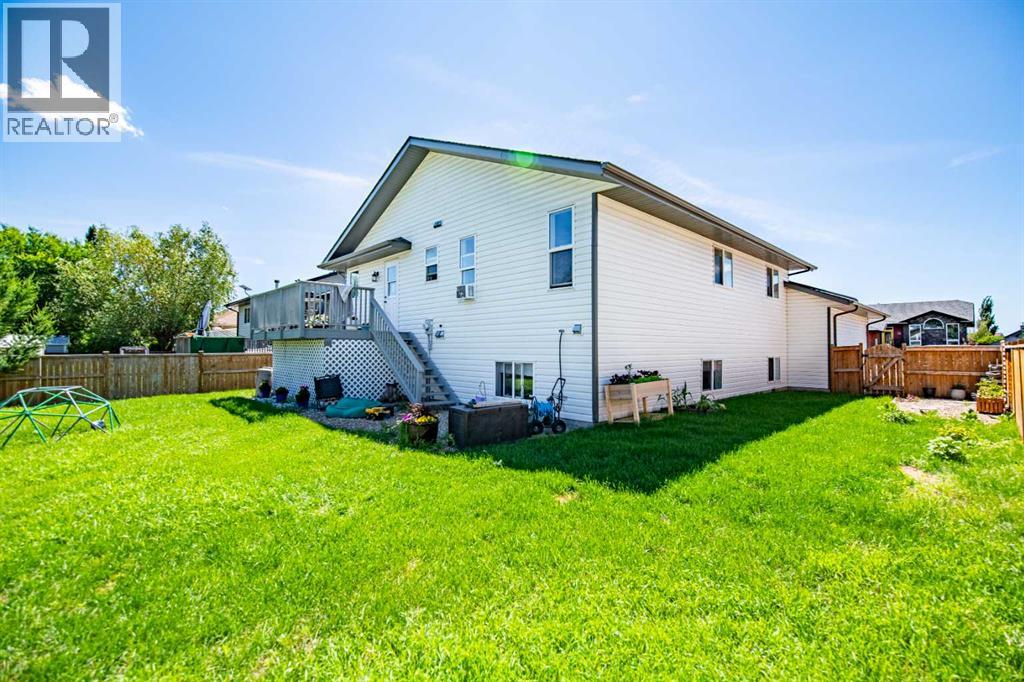 8 Iron Wolf Ridge, Lacombe