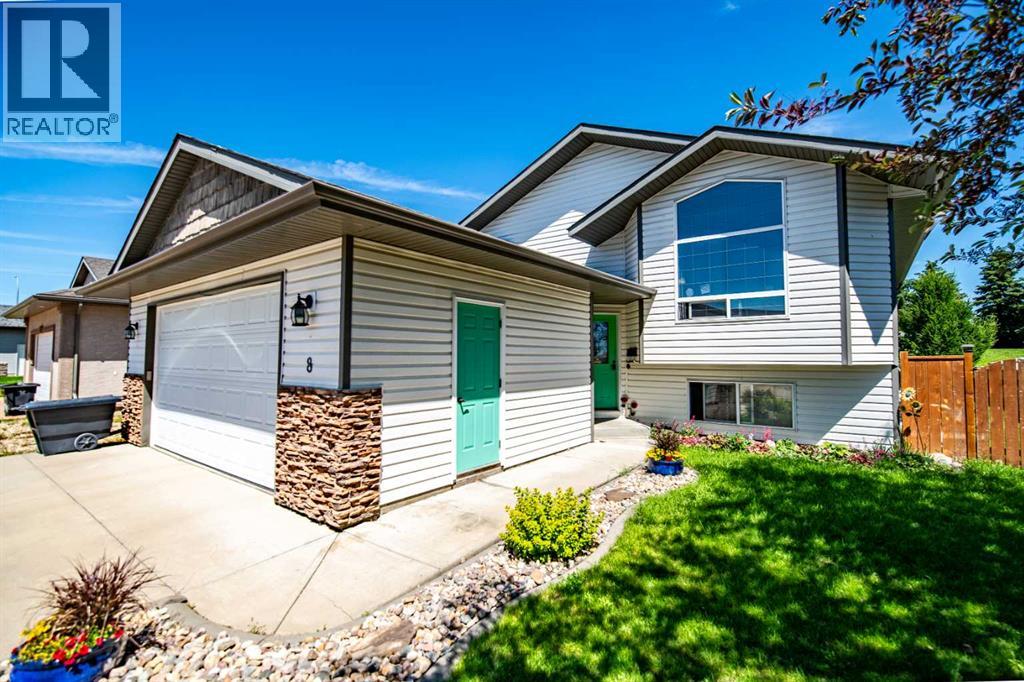 8 Iron Wolf Ridge, Lacombe