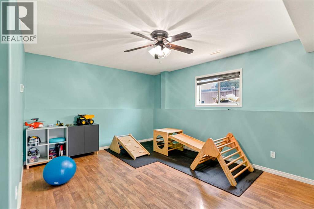 8 Iron Wolf Ridge, Lacombe