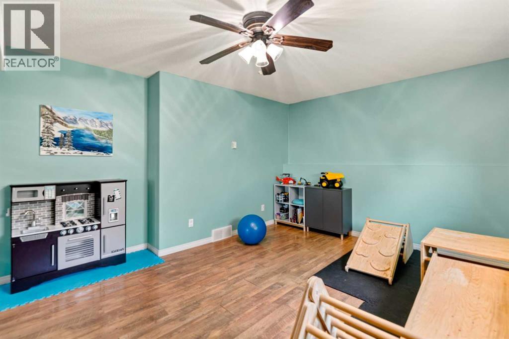 8 Iron Wolf Ridge, Lacombe