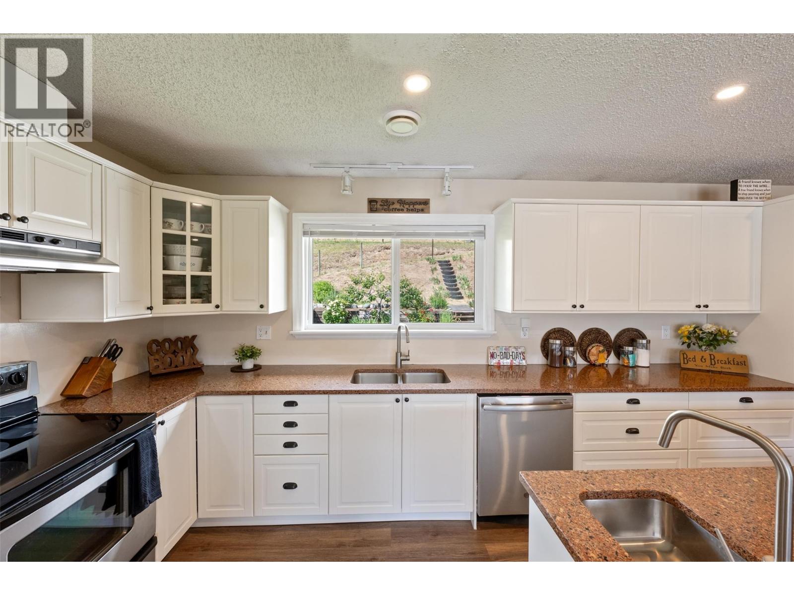 465 Pineview Drive - 6
