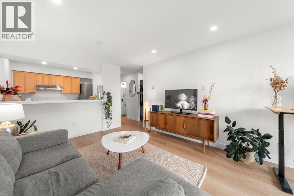 312 360 E 2ND STREET, North Vancouver