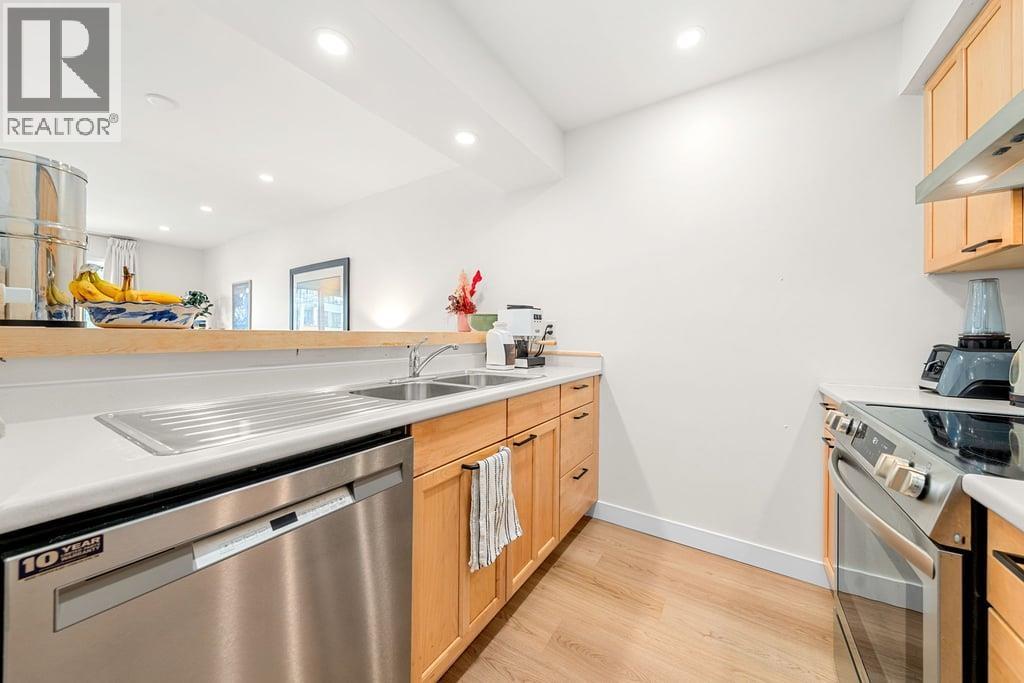 312 360 E 2ND STREET, North Vancouver