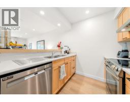 312 360 E 2nd Street, North Vancouver, BC V7L4N6 Photo 8