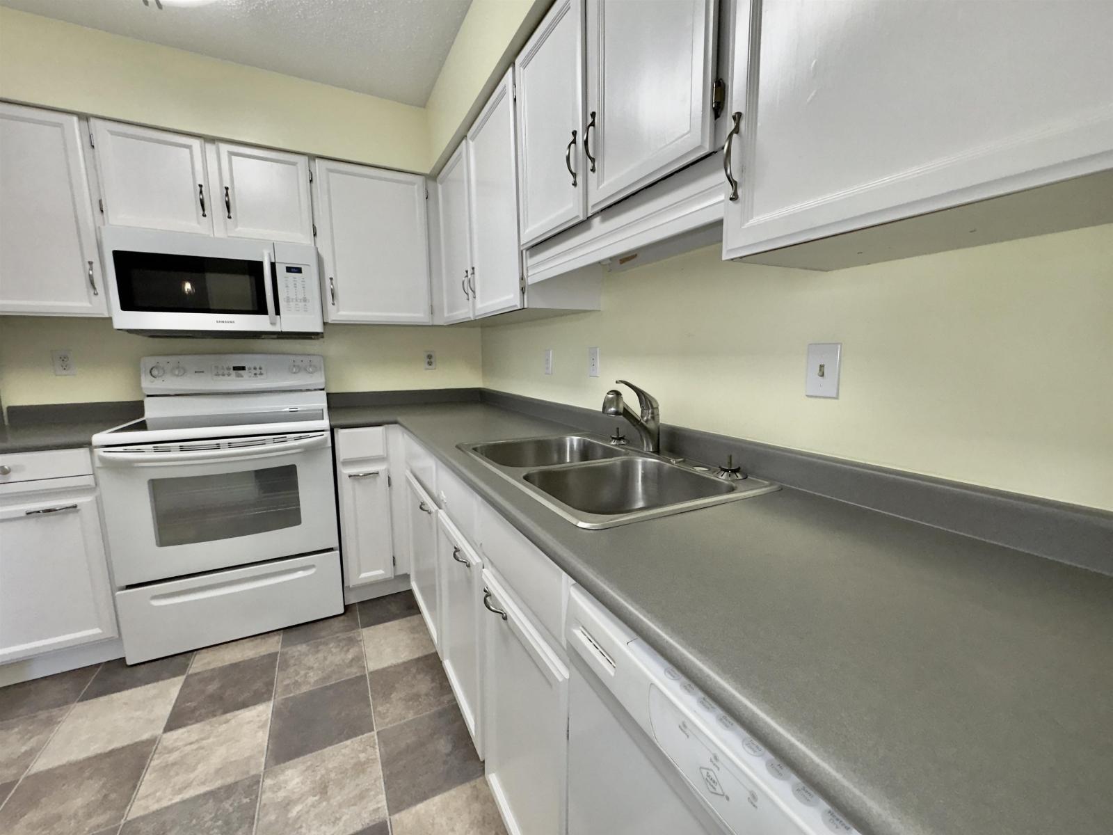 104 33490 COTTAGE LANE, Abbotsford