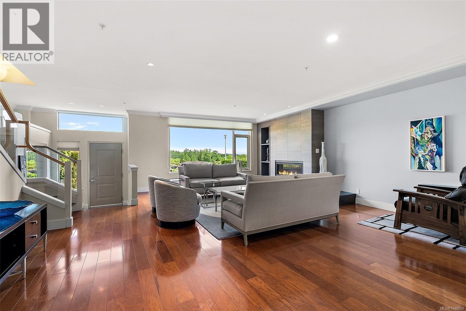 5330 Sayward Hill Cres - 4