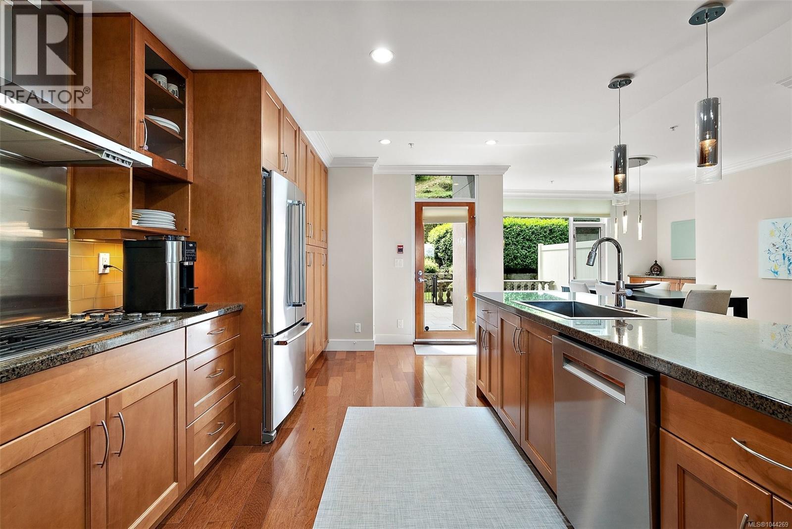 5330 Sayward Hill Cres - 9