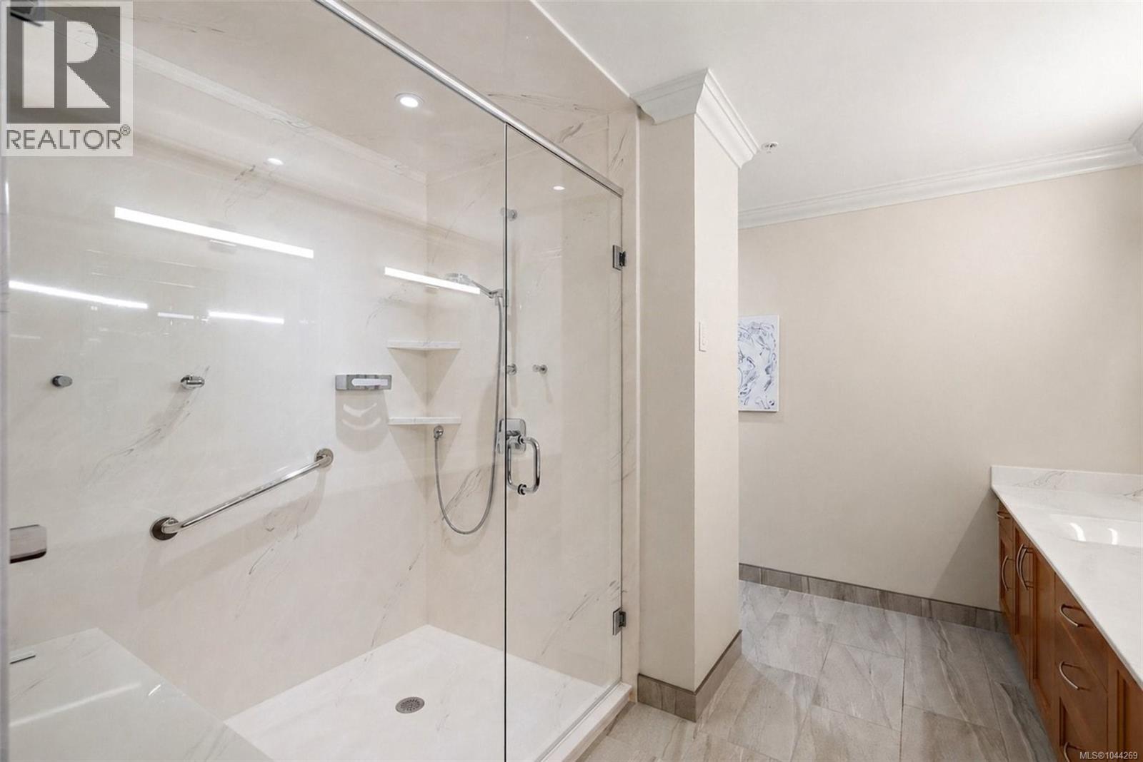 5330 Sayward Hill Cres - 18