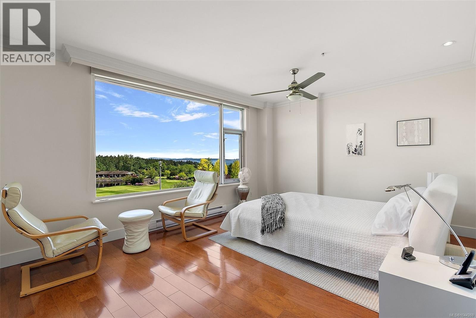 5330 Sayward Hill Cres - 17