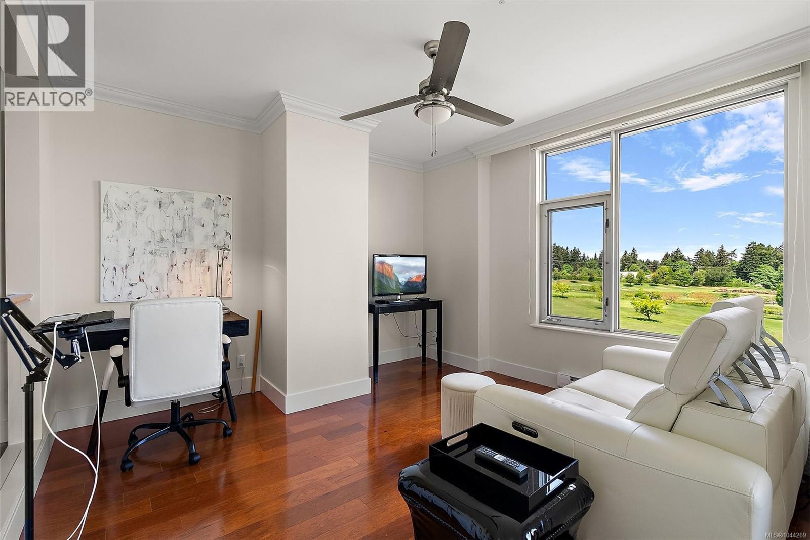 5330 Sayward Hill Cres - 20