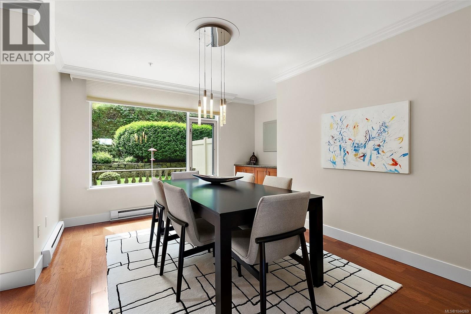 5330 Sayward Hill Cres - 11