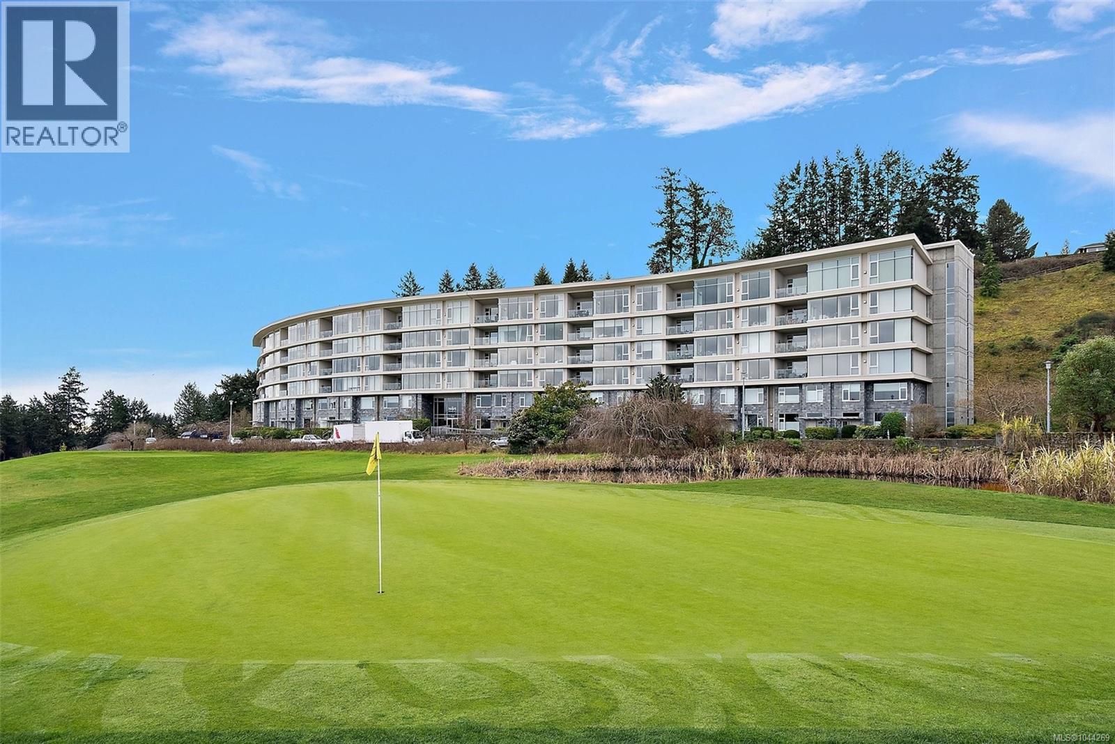 5330 Sayward Hill Cres - 38