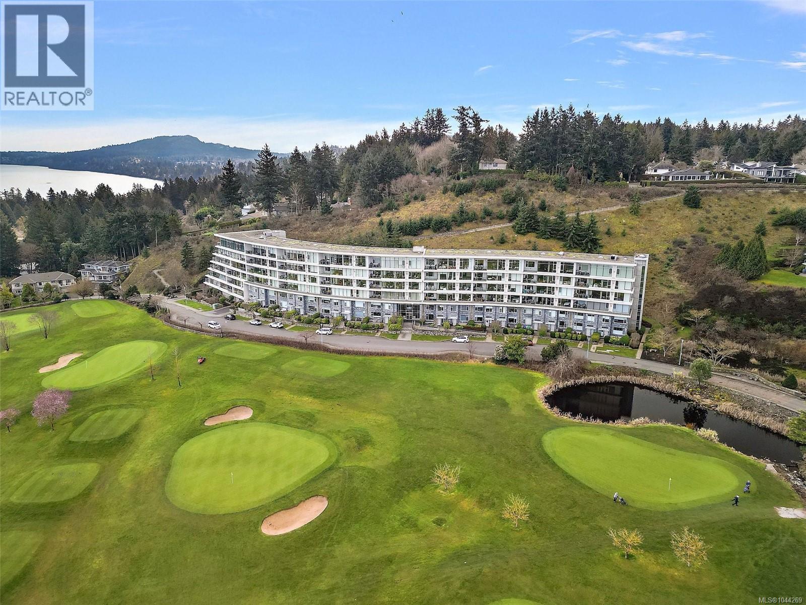 5330 Sayward Hill Cres - 39